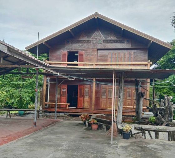 ขายบ้านไม้พร้อมที่ดิน 3 ไร่ 3 งาน บ้านสวยไม้สักทอง พร้อมอยู่ ตำบลตลิ่งชัน เมืองสุพรรณบุรี