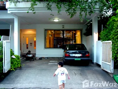 Houses for rent BTS Thong Lo (Thong Lor) : 4 Bedroom House for rent in Khlong Tan, Bangkok  1086680