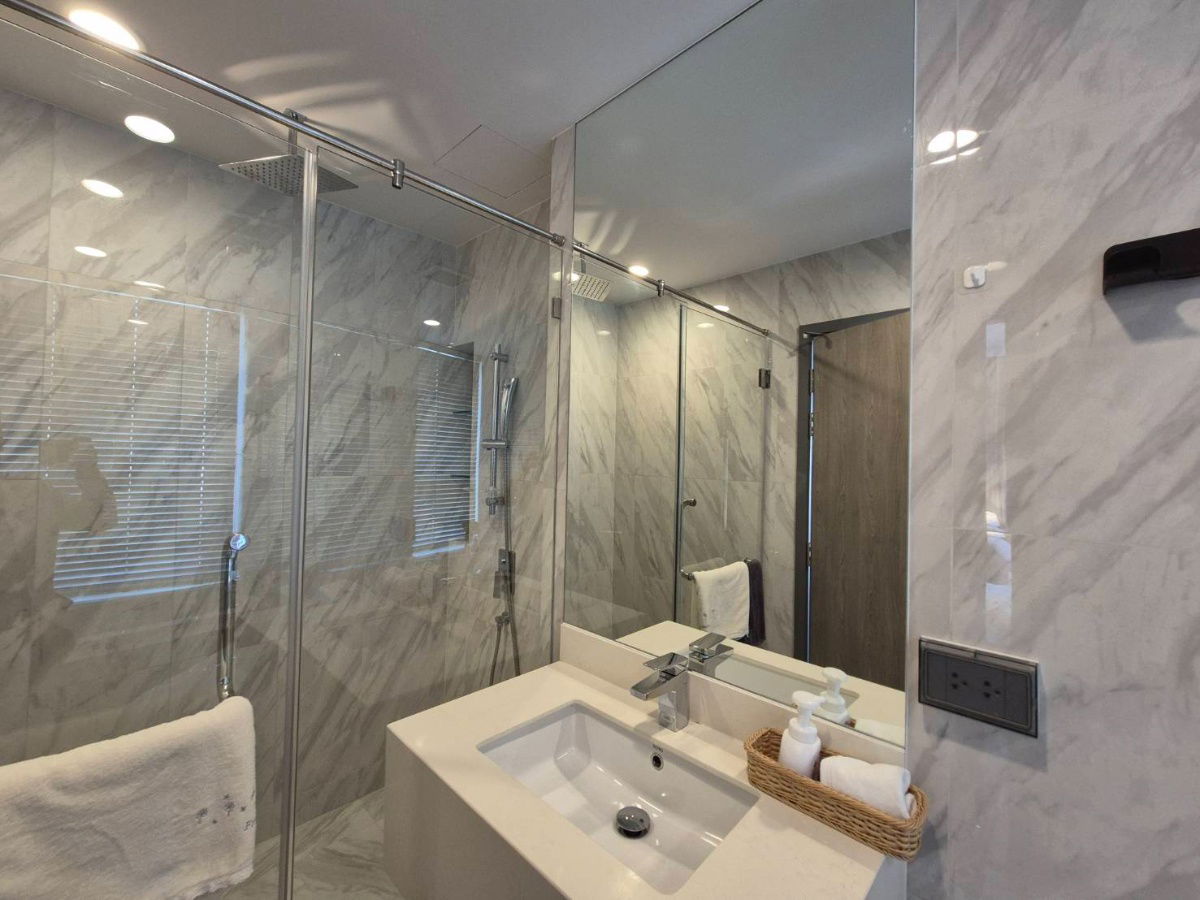 picture Luxury condominium for rent 2 bedroom with 5 star hotel service  - 11/19