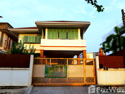 Houses for sale Ramkhamhaeng University 2 : 6 Bedroom House for sale in Dokmai, Bangkok  1084888