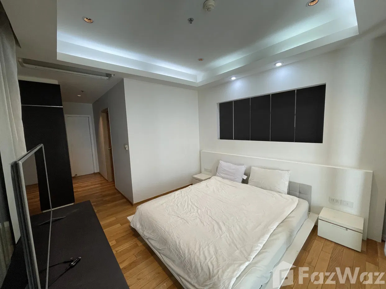 picture Stylish Splendor and Urban Comfort Await at The Emporio Place 5575411 - 4/5