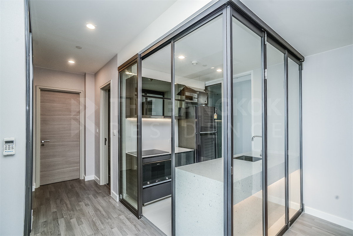 picture The Room Sathorn - TanonPun near BTS Surasak Ready-to-move-in Condo at an Amazing Price!! - 4/10