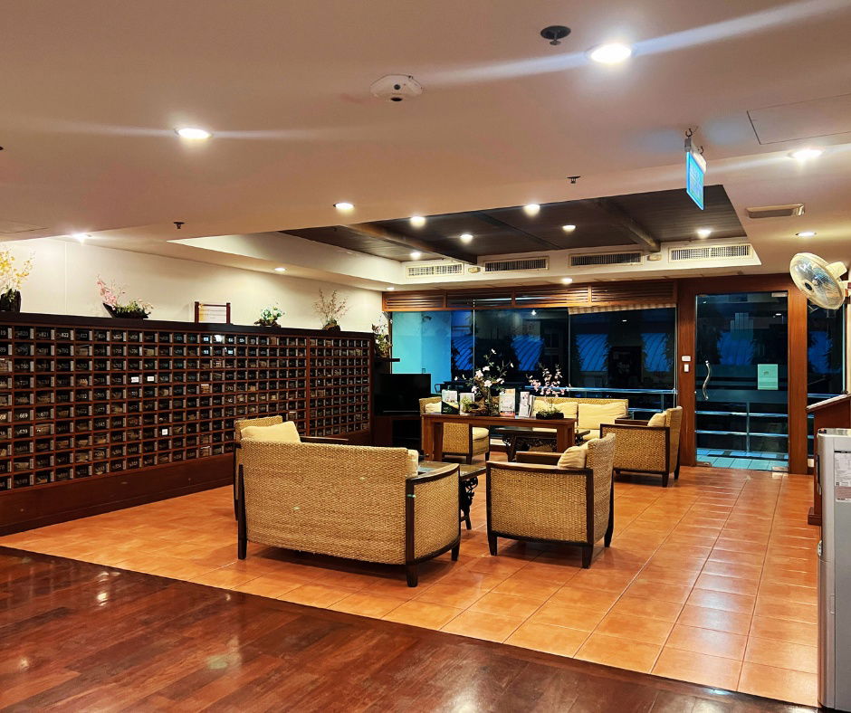 picture Corner Unit Condo for Sale – 2 Bedrooms, 9th Floor, Great View, Near MRT - 19/21