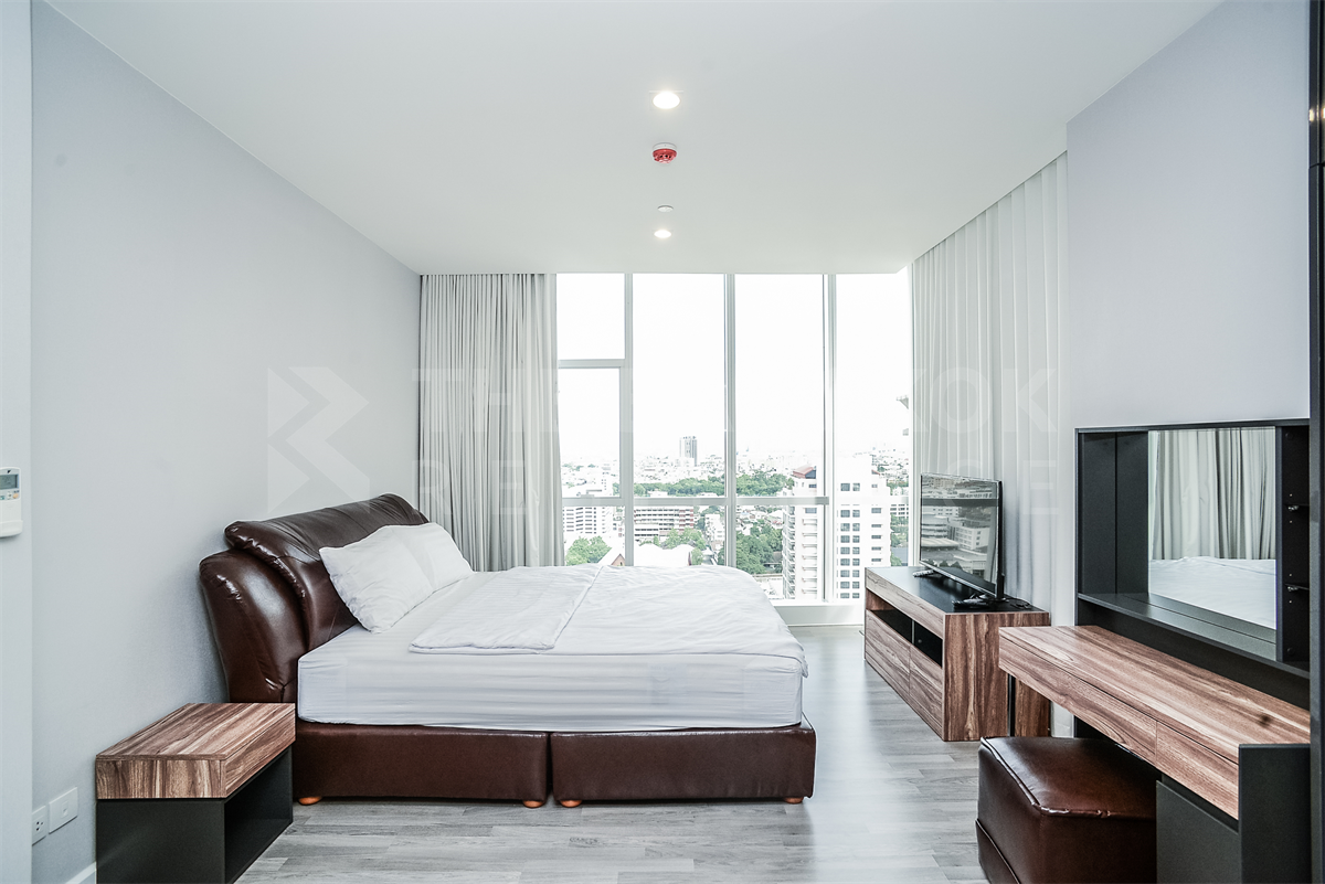 picture The Room Sathorn - TanonPun near BTS Surasak Ready-to-move-in Condo at an Amazing Price!! - 6/10