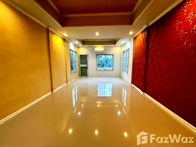 Townhouses for rent Fai Chai Intersection : 3 Bedroom Townhouse for rent in Bang Khun Si, Bangkok  5754565
