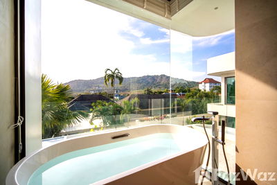 Houses for sale Wiset Road Phuket : 4 Bedroom Villa for sale in Rawai, Phuket  2664961