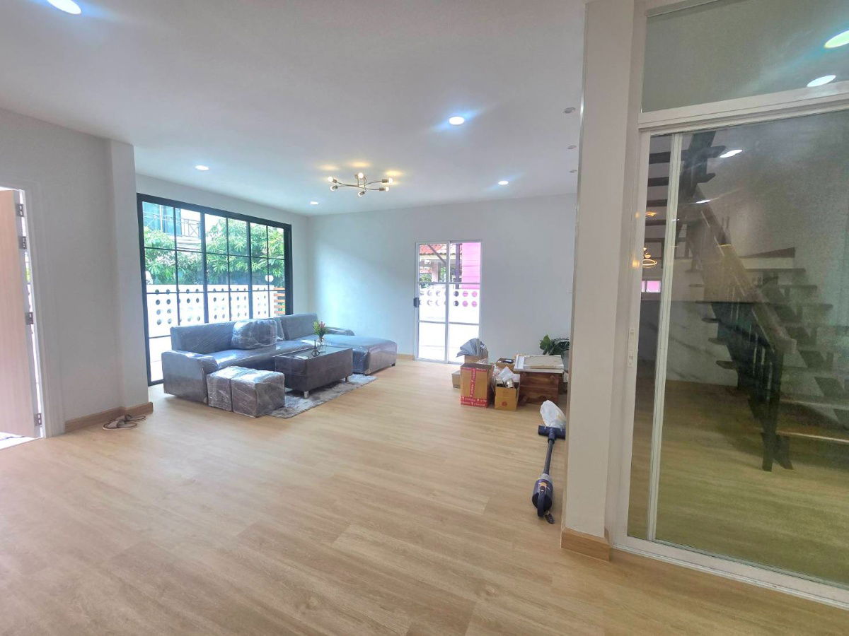 รูป บ้านเดี่ยวหลังใหญ่ กำลังรีโนเวทใหม่ กว้าง ราคาคุ้ม หมู่บ้าน ฮาร์โมนี่วิลล์ ถนนสุขาภิบาล5 ซอย80 แขวงออเงิน เขตสายไหม - รูปที่ 15/49