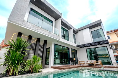 Houses for sale  Pratumnak Hill : 5 Bedroom Villa for sale in Nong Prue, Chon Buri  1946625