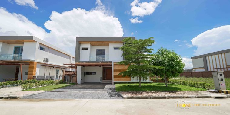 ให้เช่าบ้านเดี่ยวสองชั้น 4 ห้องนอน 5 ห้องน้ำ 1 ห้องรับแขก 1 ห้องครัว 2 ที่จอดรถ