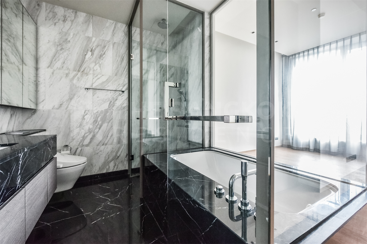 picture Saladaeng One Hurry to book!! Unexpected value near MRT Lumpini Station - 10/10