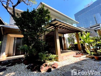 Houses for rent BTS Thong Lo (Thong Lor) : 4 Bedroom House for rent in Khlong Tan, Bangkok  1066736