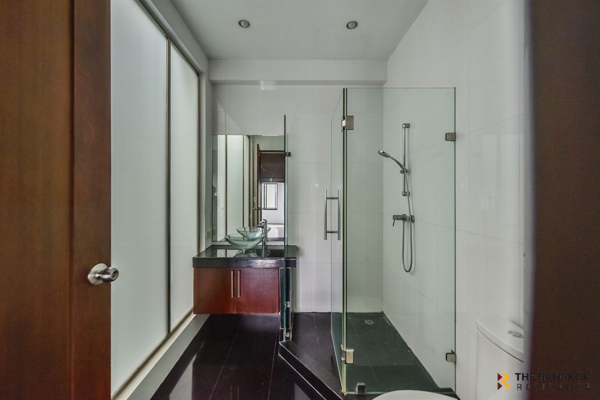 picture   Lotus Point Elegant 💎 Luxury 5-Storey Townhome, Ekkamai – Thonglor Area ✨  - 12/15