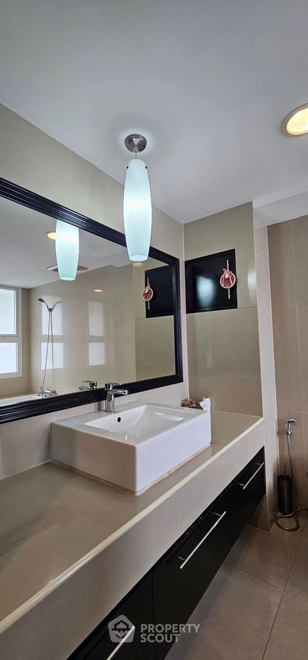 picture 2-BR Condo at Baan Prompong Condominium near MRT Phetchaburi (ID 549174) - 15/16