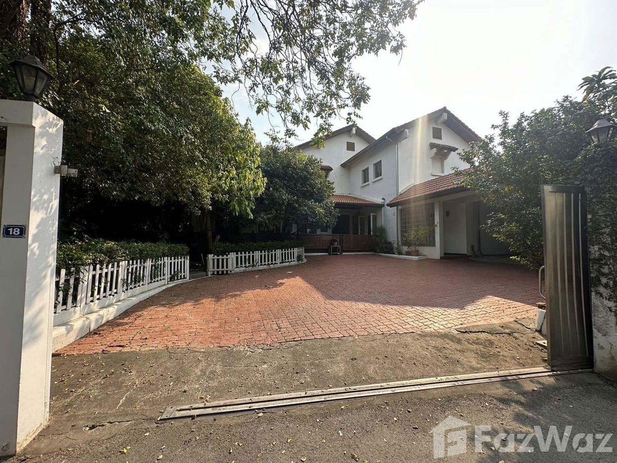 picture 3 Bedroom House for sale in Phra Khanong Nuea, Bangkok  2003833 - 1/7