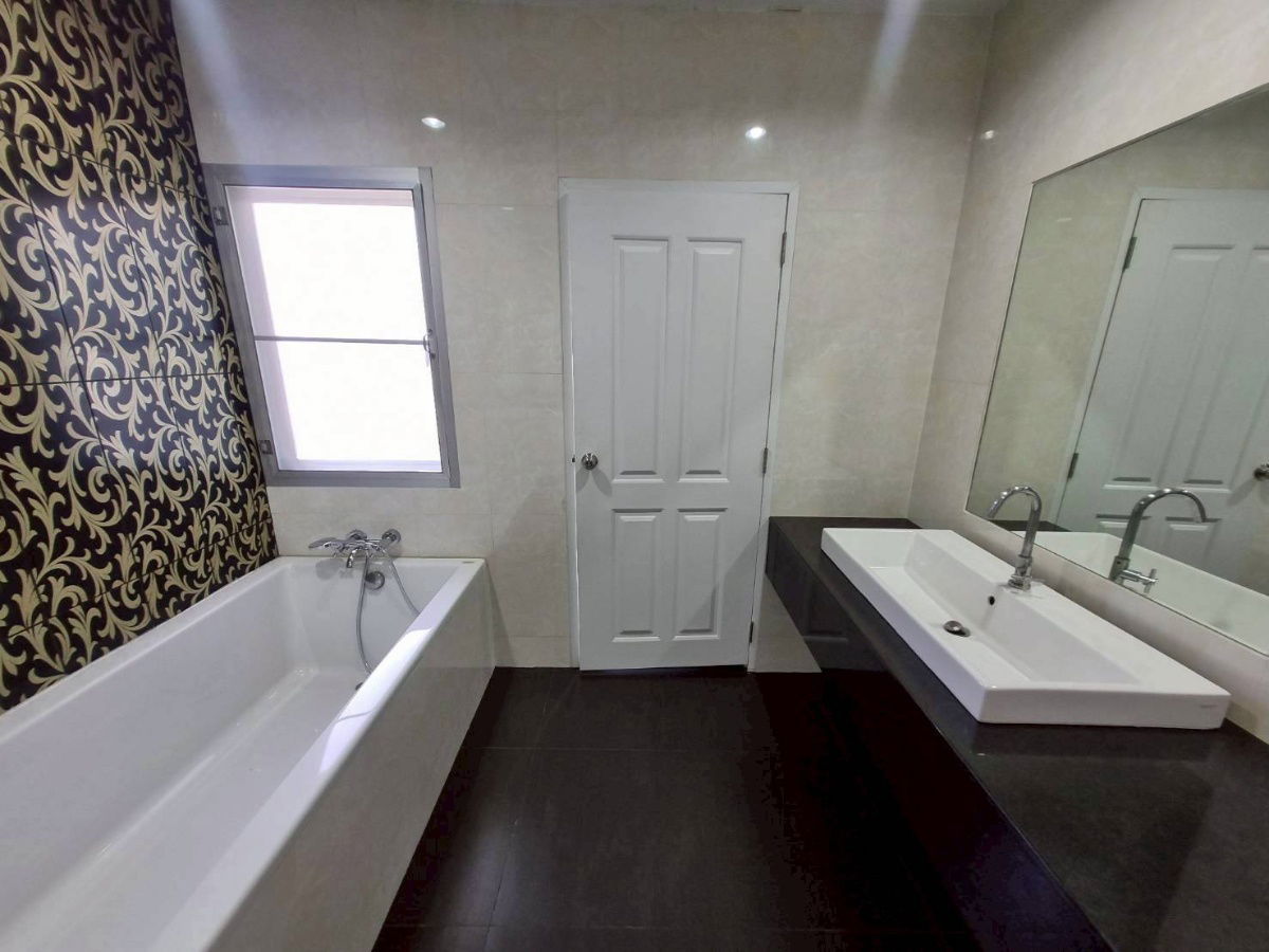 picture WS4934 [For rent] Home Office Soi Ratchada 19 🚆 MRT Ratchadaphisek 💰 Rent 35,000 baht/month - 18/19