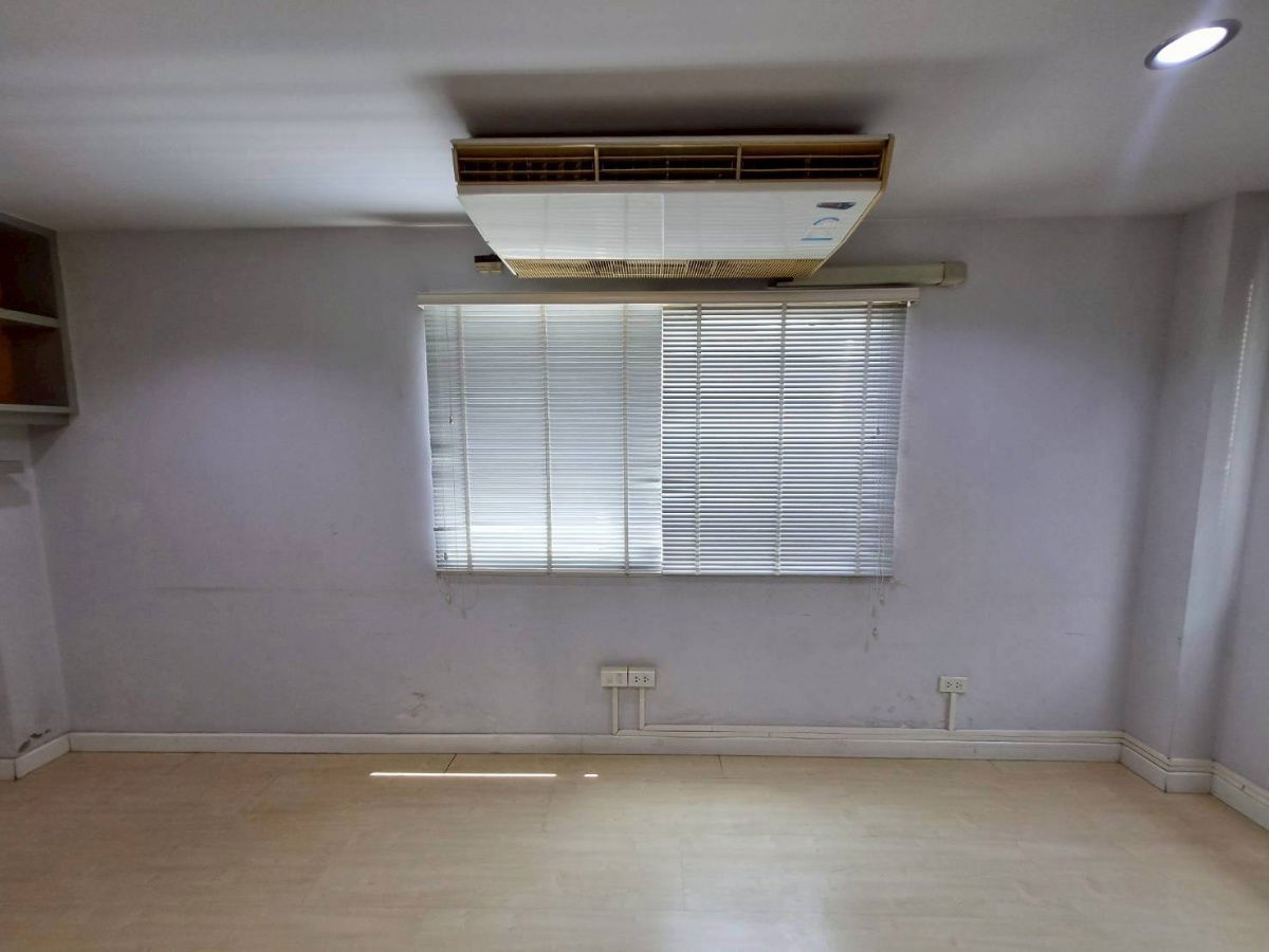 picture WS4934 [For rent] Home Office Soi Ratchada 19 🚆 MRT Ratchadaphisek 💰 Rent 35,000 baht/month - 13/19