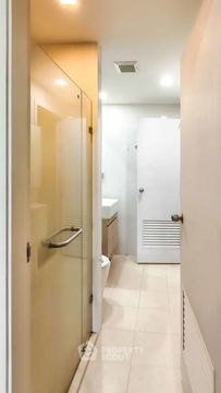 1-BR Condo at Metroluxe Rama 4 near BTS Ekkamai (ID 2357715)