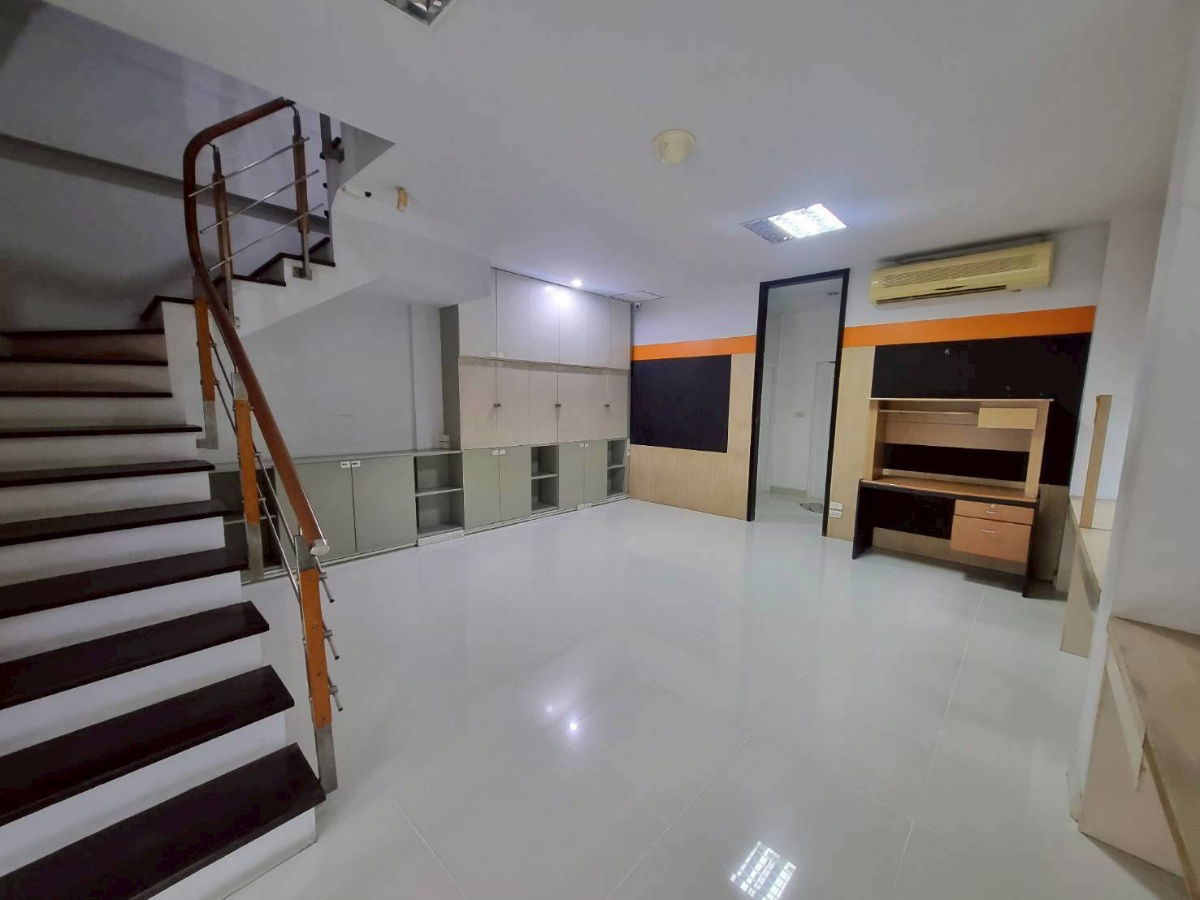 picture WS4934 [For rent] Home Office Soi Ratchada 19 🚆 MRT Ratchadaphisek 💰 Rent 35,000 baht/month - 4/19