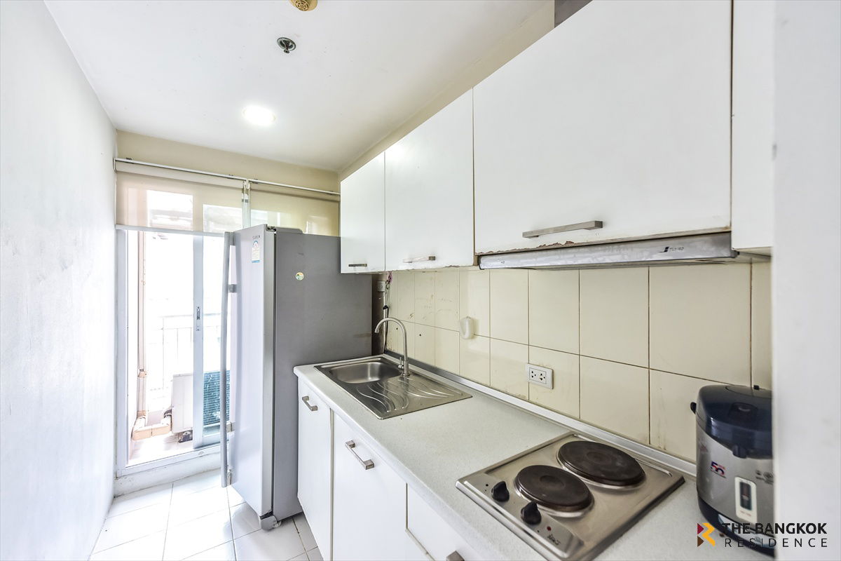picture  Life @ Sathorn 10 🔥 Spacious Unit in Prime Location, Great Value 💸 Near BTS Saint Louis  - 10/12