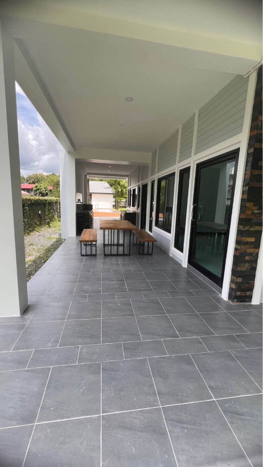 รูป ขายบ้านหรู 5 ห้องนอน พร้อมสระว่ายน้ำ – แม่โจ้ ใกล้ สนามกอล์ฟและสปาแม่โจ้ เชียงใหม่ T.0946511456 - รูปที่ 6/7