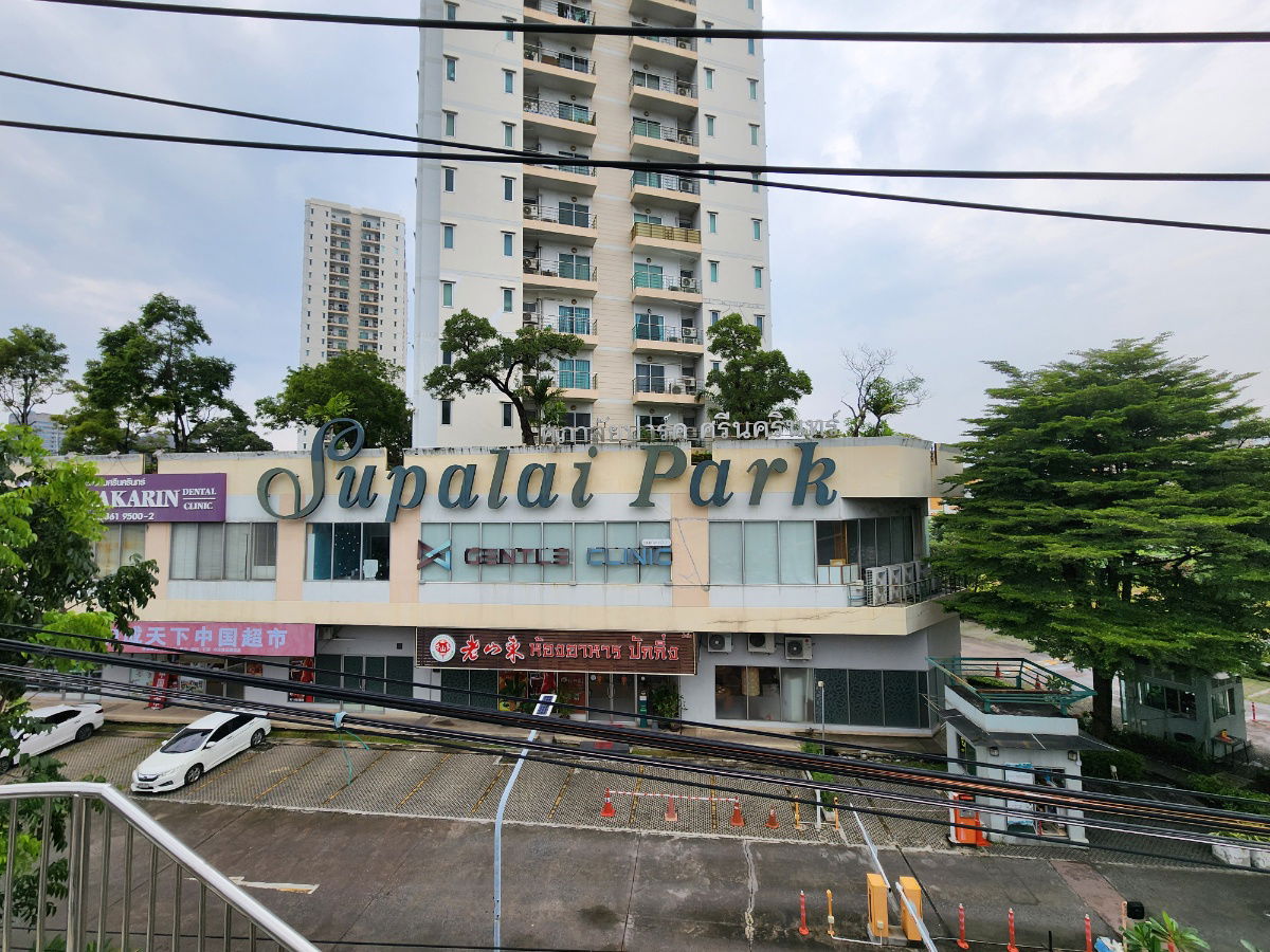รูป **ห้องว่างครับผม เตียงที่นอน 6 ฟุต**ห้องใหญ่มากรีโนเวทใหม่ พร้อมพักอาศัย ศุภาลัย ปาร์ค ศรีนครินทร์ ชั้น12 ทิศตะวันออก วิวสวย ห้องตรงปก ราคาดีด้วยครับ - รูปที่ 39/47