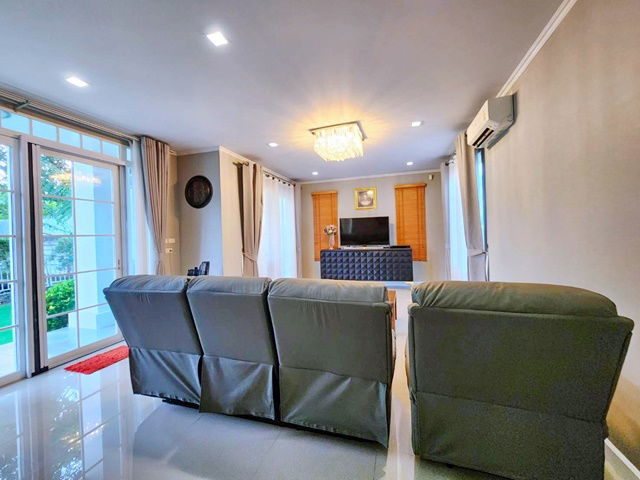 picture oneOonemarket 600m. Ekkachai 96-104 Makro BangBon 1.7km. 2-story Mansion for rent 120sqwa. 4-7bed Eq - 4/8