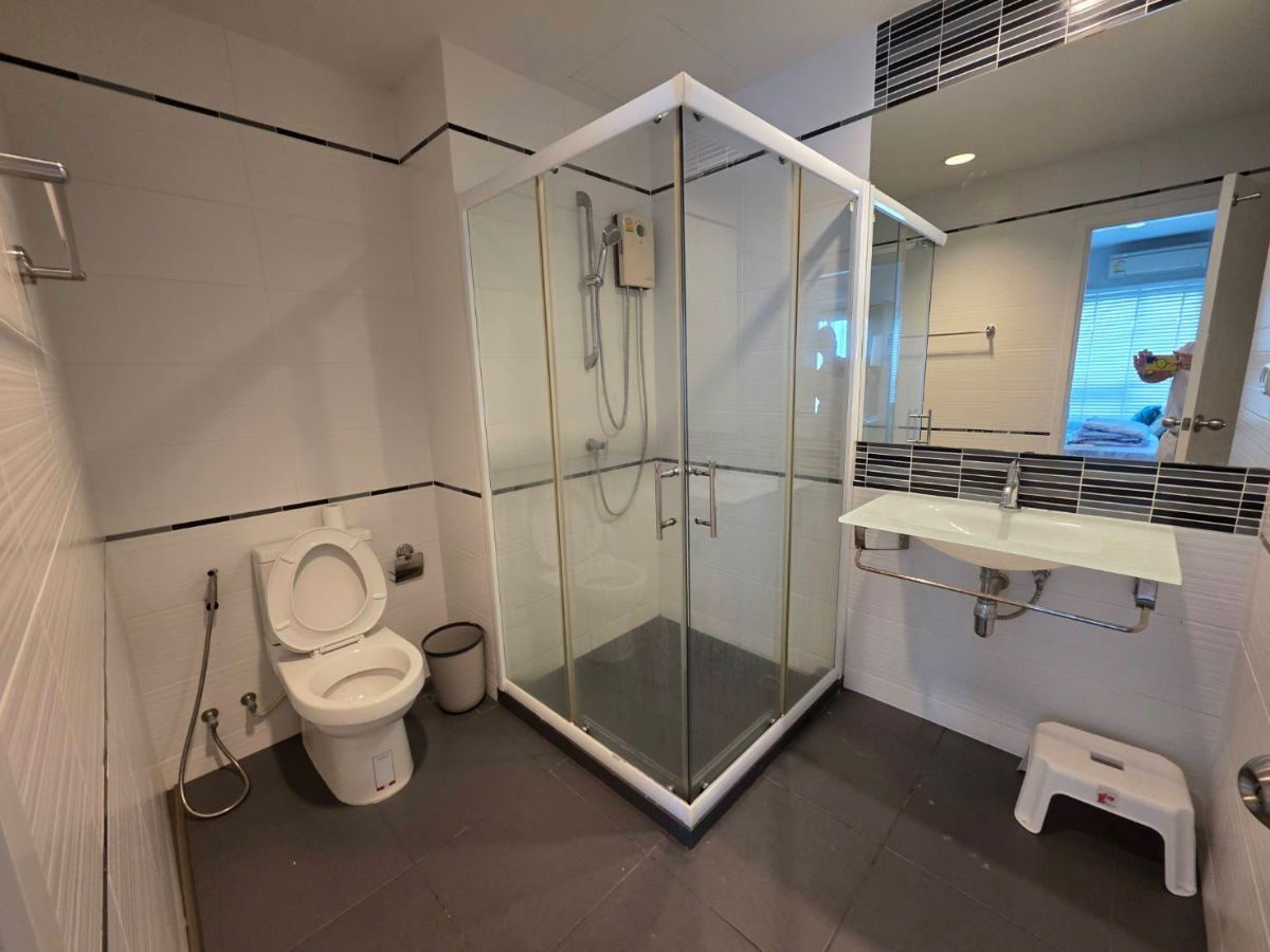 picture Centric Sea Pattaya. 1 Bedroom. A building. Floor 9. Please contact K.Prai (Line/whatsapp +66) 0927941445  - 4/8
