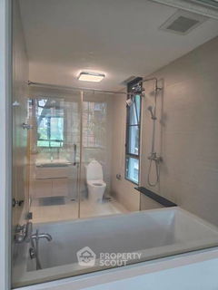 1-BR Condo at Issara @ 42 Sukhumvit Condominium near BTS Ekkamai (ID 2357761)