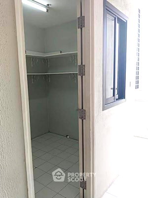 Condos for sale Sukumvit 42 : 2-BR Condo at Nusasiri Grand Condominium near BTS Ekkamai (ID 2357297)