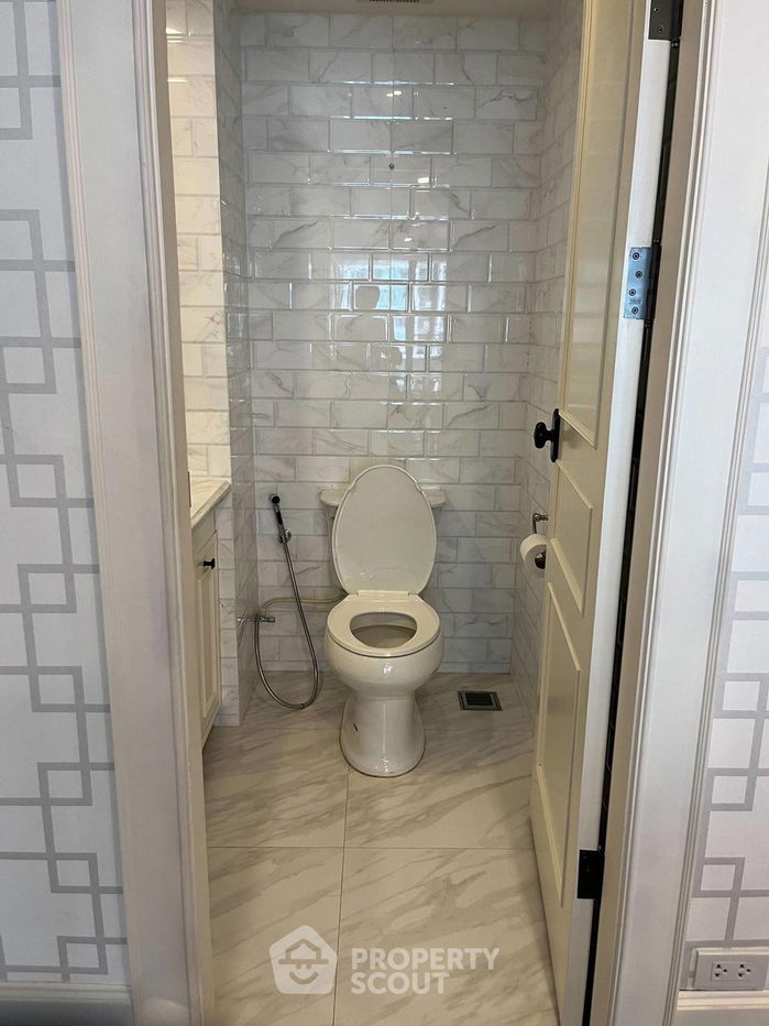 picture 2-BR Condo at Somkid Gardens Condominium near BTS Chit Lom (ID 1572329) - 22/22