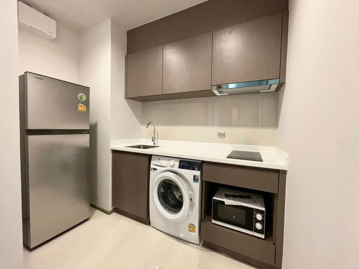 picture Modern Condo in Prime Location | Fully Furnished | BTS & Malls in Walking Distance - 7/8