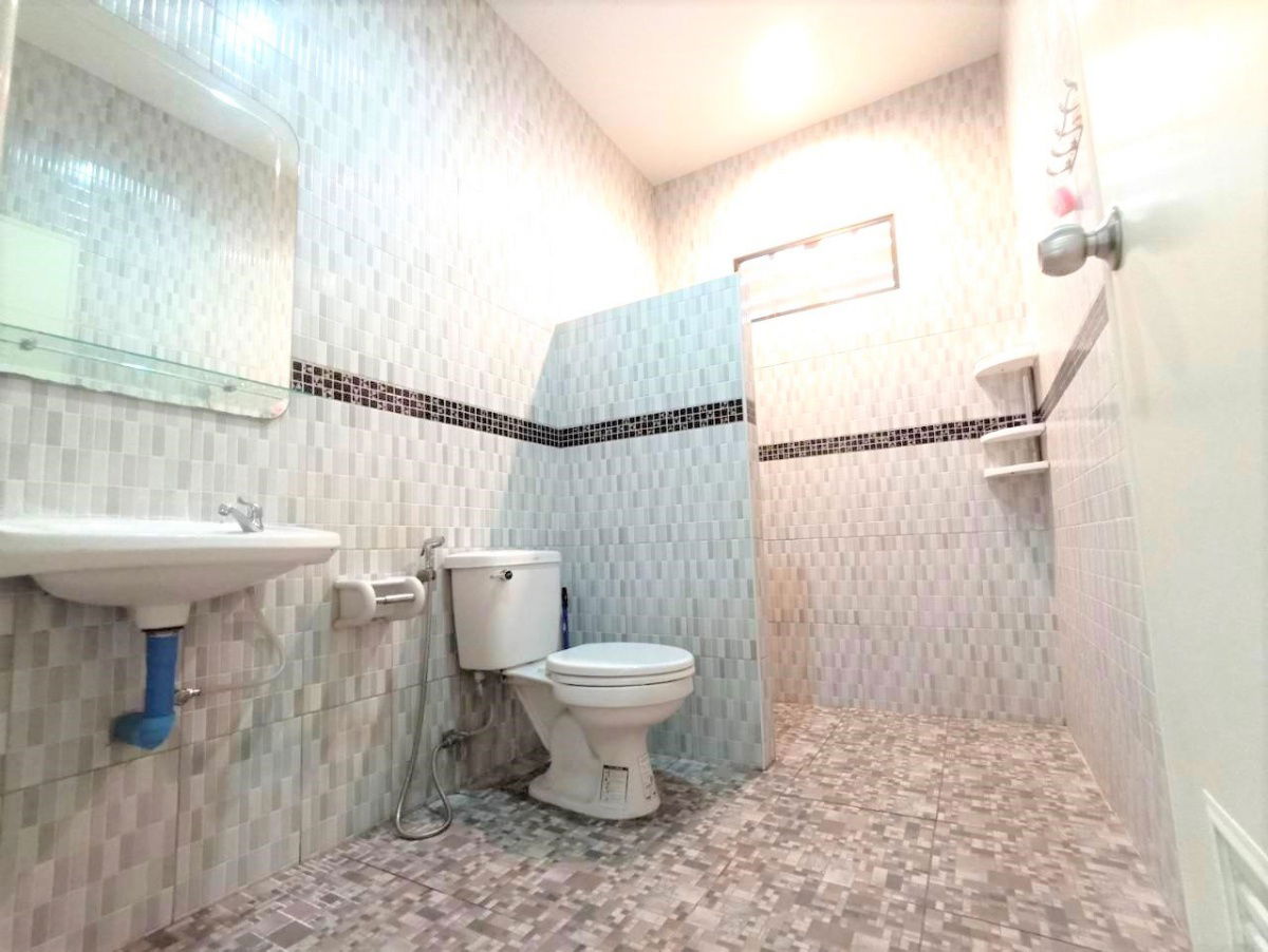 picture A house for rent with 3 bedrooms,2 toilets and 1 kitchen. - 9/12