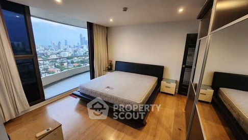 3-BR Condo at Supalai Place Sukhumvit 39 near BTS Phrom Phong (ID 2357397)