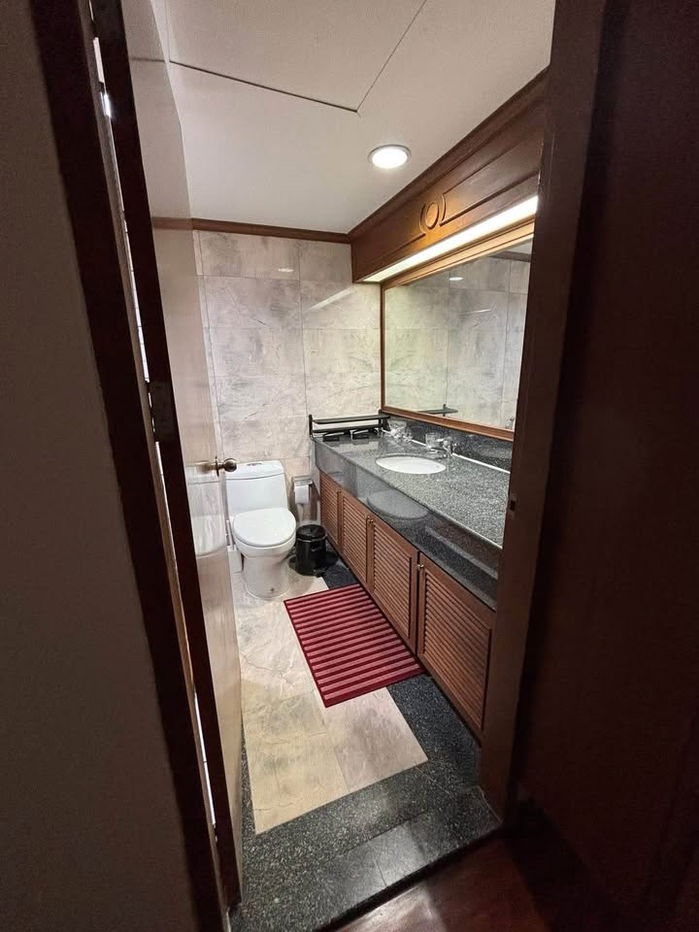 รูป  for Rent : Lake Avenue Condominium  Sukhumvit 16 ( BTS Asok and MRT Sukhumvit )(Rt-01) - รูปที่ 12/14