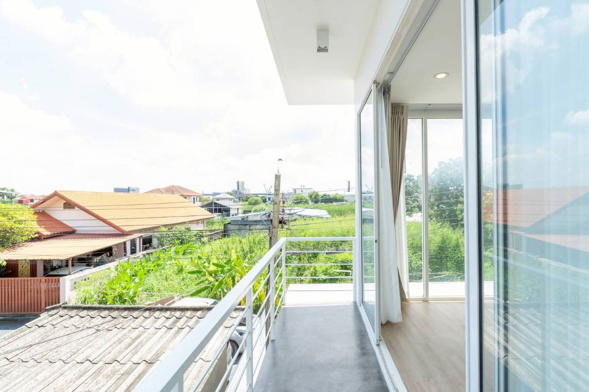 รูป CASA VENTO บ้านแฝด 3 ชั้น ตกแต่งด้วยสไตล์โมเดิร์น ถนนพัฒนาชนบท 2 ซ.สุวรรณ ใกล้สนามบินสุวรรณภูมิ, แอร์พอร์ตลิงก์, มอเตอร์เวย์, ใกล้โรงเรียน ราคาถูก - รูปที่ 15/27