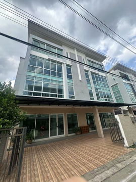 🏢 4-story townhome office for rent in the Nuanchan Business Project.