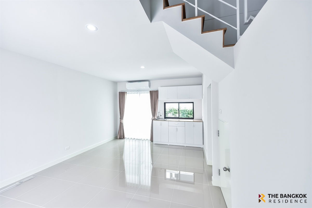 รูป  Baan Klang Muang Ratchaphruek–Sathorn 🏡 ทาวน์โฮม 3 ชั้น ฟังก์ชันครบ พร้อมอยู่ ใกล้สาทร-พระราม 3  - รูปที่ 8/10