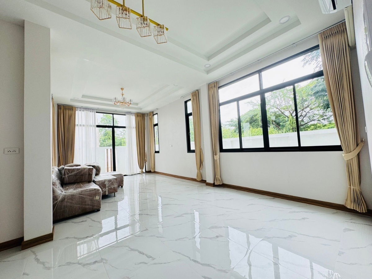 รูป ให้เช่าบ้านเดี่ยวสองชั้น  4 ห้องนอน 5 ห้องน้ำ 1  ห้องครัว  2  ที่จอดรถ - รูปที่ 2/19