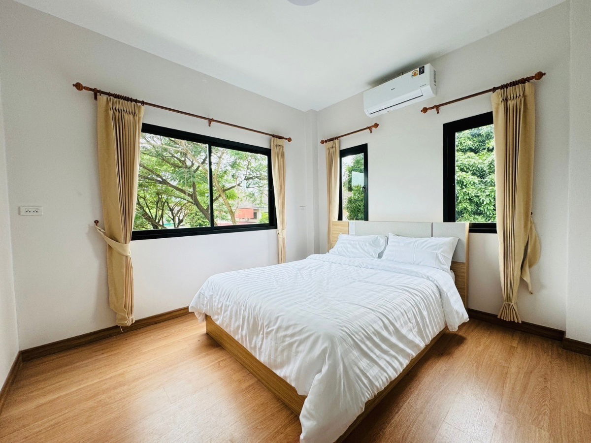 รูป ให้เช่าบ้านเดี่ยวสองชั้น  4 ห้องนอน 5 ห้องน้ำ 1  ห้องครัว  2  ที่จอดรถ - รูปที่ 16/19