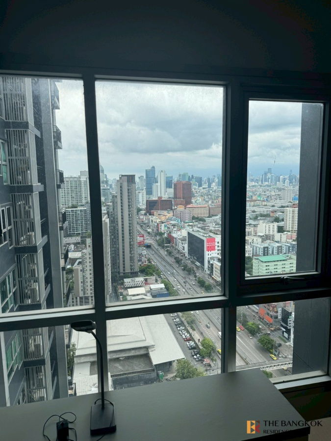 picture Life Ratchadapisek ⚡ Beautiful Unit at a Great Price 💥  Near MRT Huai Khwang - 8/10