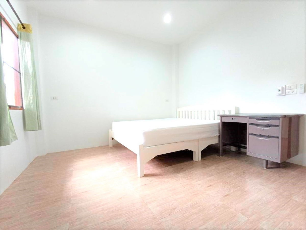 picture A house for rent with 3 bedrooms,2 toilets and 1 kitchen. - 8/12