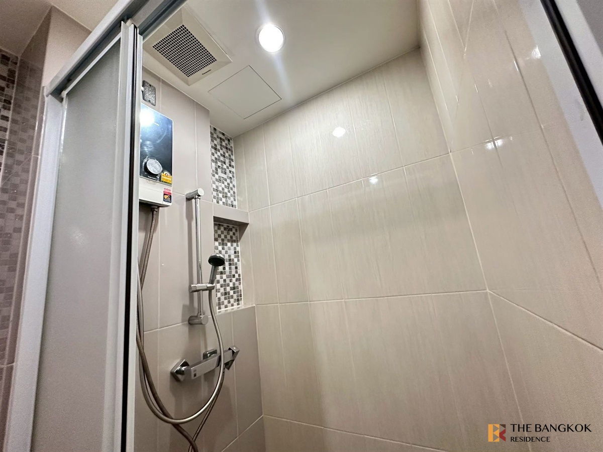 picture Life Ratchadapisek ⚡ Beautiful Unit at a Great Price 💥  Near MRT Huai Khwang - 9/10