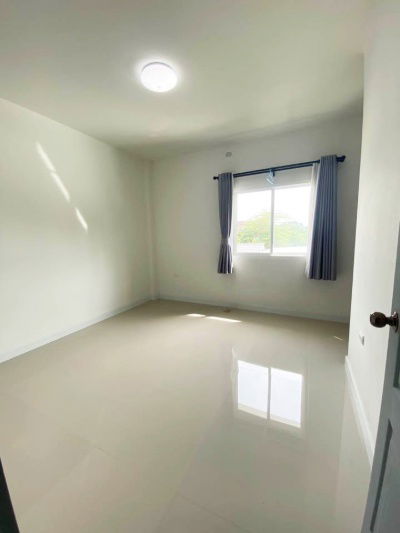 picture Two-story office building for rent with 2 bedrooms,2 toilets and 1 kitchen.  - 11/14