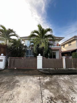 Two-storey detached house for sale  4 bedrooms 3 bathrooms and 2 parkings.