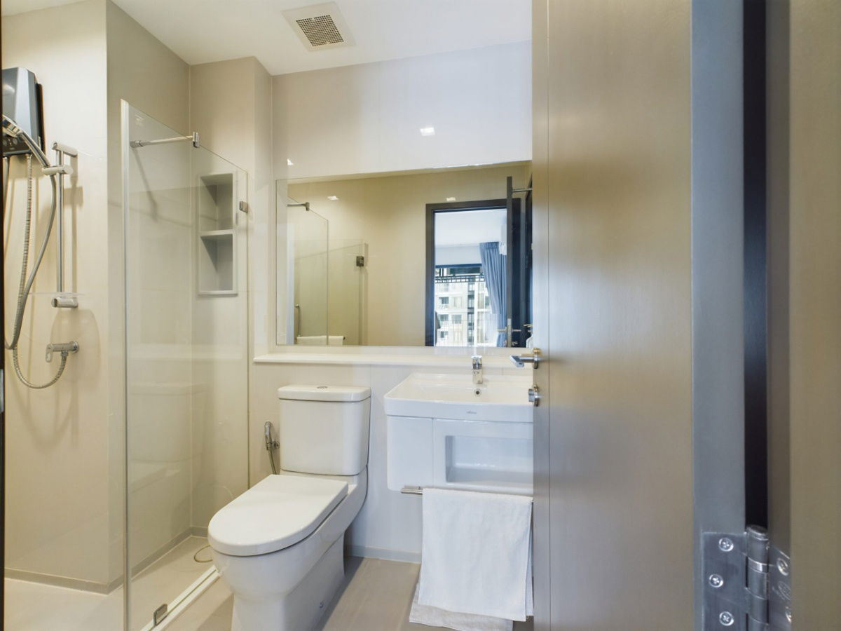 picture Modern Condo in Prime Location | Fully Furnished | BTS & Malls in Walking Distance - 9/11