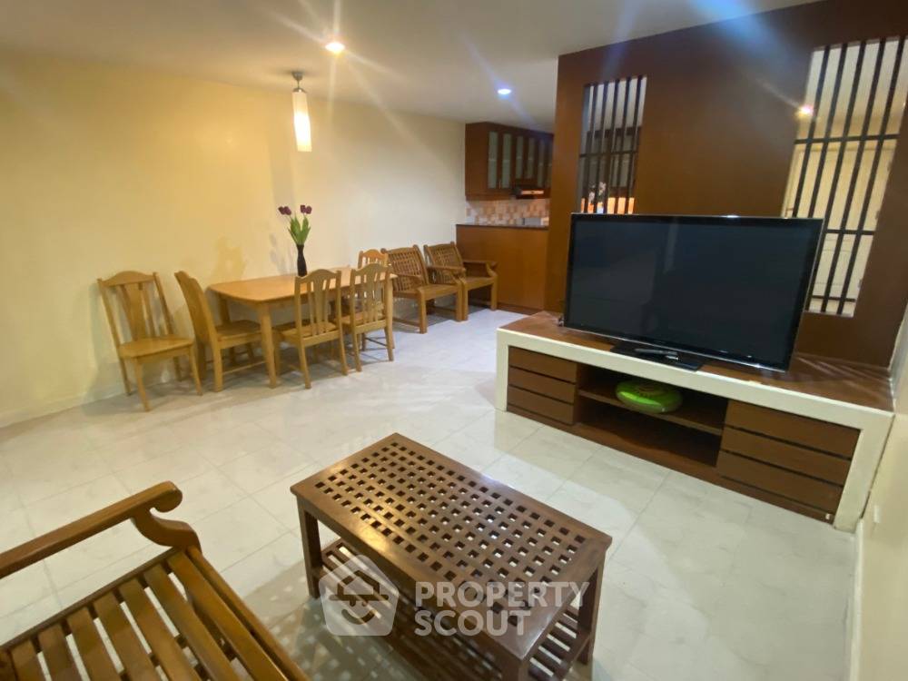 picture 1-BR Condo at Nusa State Tower Condominium near BTS Saphan Taksin (ID 649753) - 3/8
