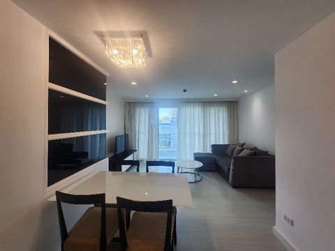 🏢 The Bangkok Sathorn–Taksin Condominium For Rent Beautiful, newly renovated unit, ready to move in.