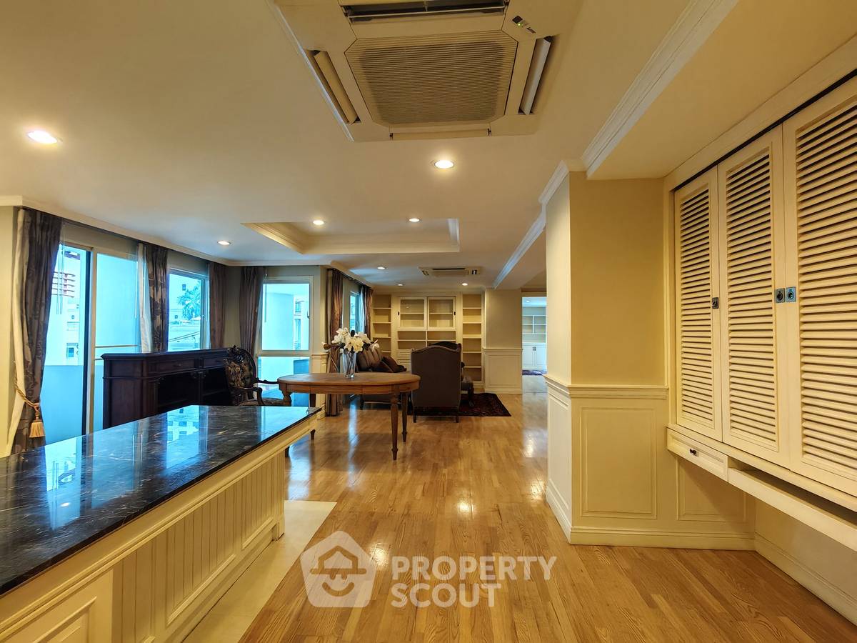 picture 2-BR Condo at La Maison Ruamrudee near BTS Phloen Chit (ID 2357130) - 7/21