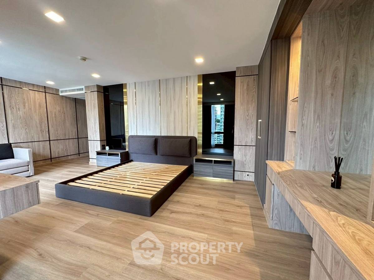 picture 3-BR Condo at Somkid Gardens Condominium near BTS Chit Lom (ID 2358175) - 9/19