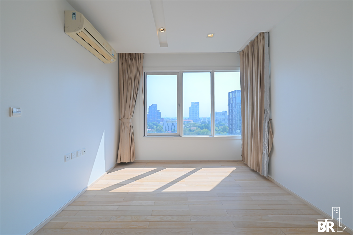 picture Siri At Sukhumvit near BTS Thong Lo Beautiful Room, Good Condition - 5/10